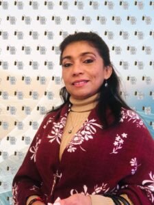 Lisbeth- Gaia, cree firmemente en el poder de los espacios y las energías para nutrir el cuerpo, la mente y el espíritu. Su labor está enfocada en ayudarte a liberar bloqueos, encontrar equilibrio y alcanzar la plenitud en cada aspecto de tu vida